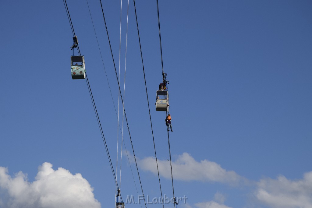 Koelner Seilbahn Gondel blieb haengen Koeln Linksrheinisch P454.JPG - Miklos Laubert